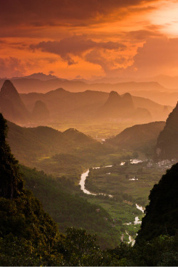 mystic-revelations:  Far By Tianxiao Zhang