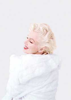 ourmarilynmonroe:  Marilyn Monroe photographed