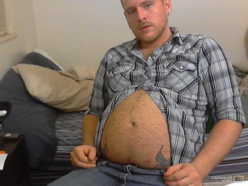 growingmygut:  What a handsome man, if i could only feed him up