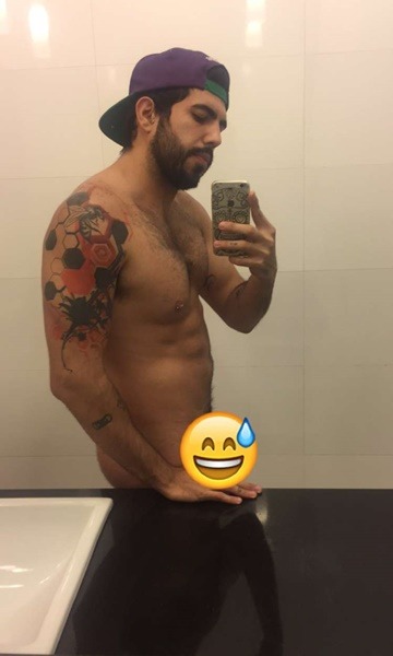 male-and-others-drugs:  Felipe Folhas naked