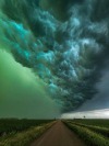 kaijuno:kaijuno:This was in Sioux Falls South Dakota! The green sky is caused by large hail stones within the storm refracting back green light to the observer.More pics from that day