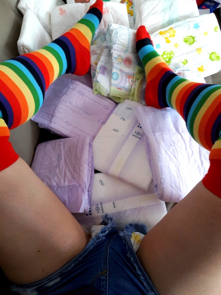 emma-abdl:  So many diapers, so little… okay I’ll take my time ;-) See 20 pics