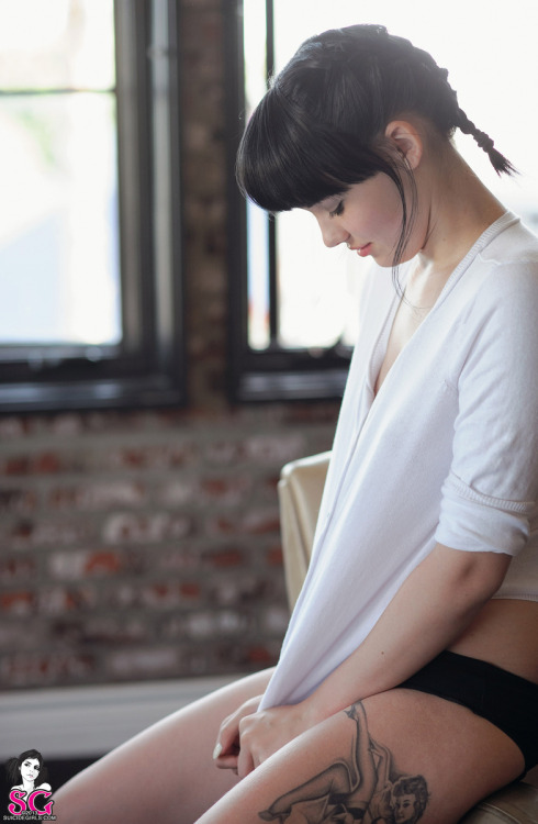 beautifulgirlsmakemesuicidal:  Mel Suicide 