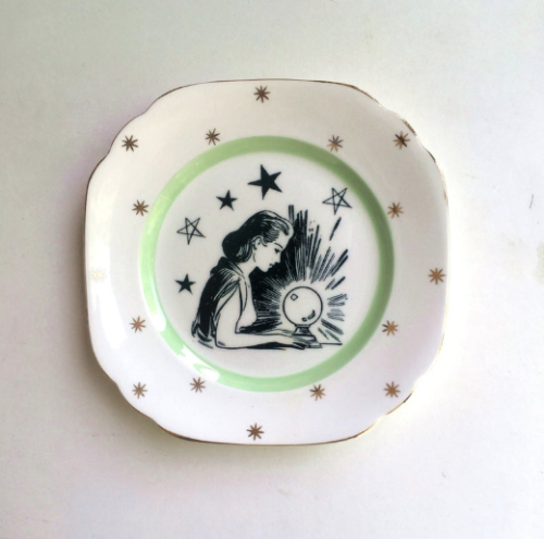 detournementsmineurs:Altered Vintage Art Plates from TheLuckyFox.