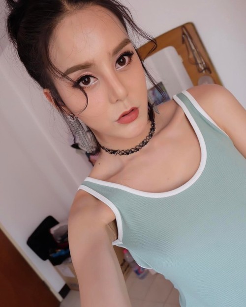 transperfected:  Army Trithipnipa  She’s so beautiful!!