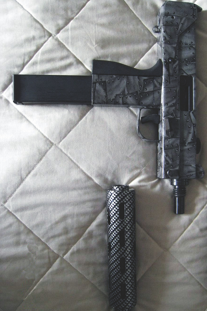 bushmanbeats:  drugera:  Custom Uzi   this look like some black ops 2 shit