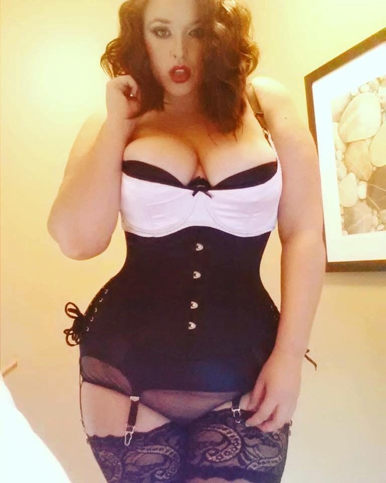 italiankong:  Hot DAMN! Bianca Bombshell is a gorgeous, sexy, curvy queen!