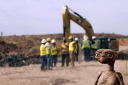 yahoonewsphotos:  Diggers find’s E.T. games