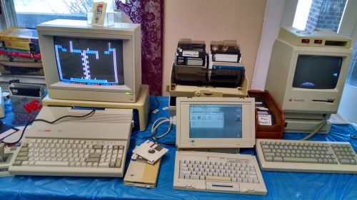 commodorez:Tony Bogan brought the heat with his army of Apple clones.A Bell & Howell jet black A