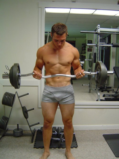 alaricstone: One of my favorite things to do with jock slaves is the forced workout. I chain their h