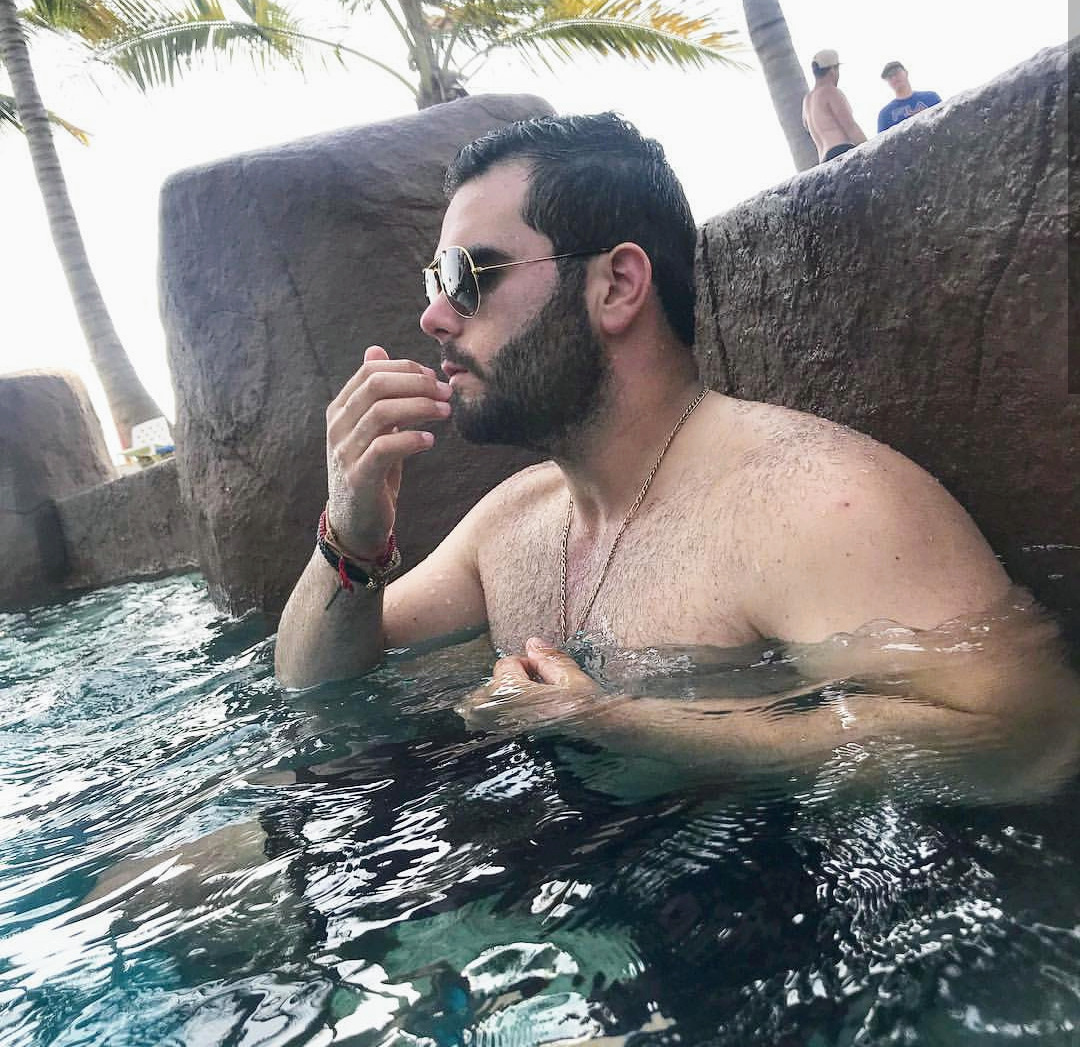 bear-hairy:  Guapísimo el hombre 😍, De Durango México.Déjanos tu comentario