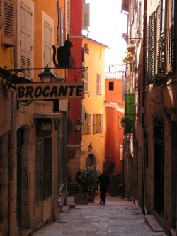 travelthisworld:  Rue dans la vieux GRASSE