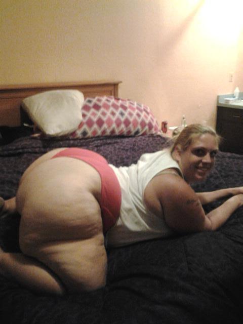 thigh-rubbers:  Damn she thick!