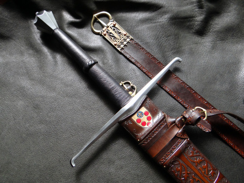 My latest, for your viewing pleasure. A scabbard for the Albion Brescia Spadona. Feel free to share,