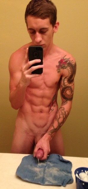 jadefristarz:  I HAD TO MAKE A DEDICATION FOR MR. FLAGPOLE BCUZ HE IS TRUELY BLESSED!!!!!!!!!!!!!!! check out his blog: http://flagpole331.tumblr.com http://jadefristarz.tumblr.com 
