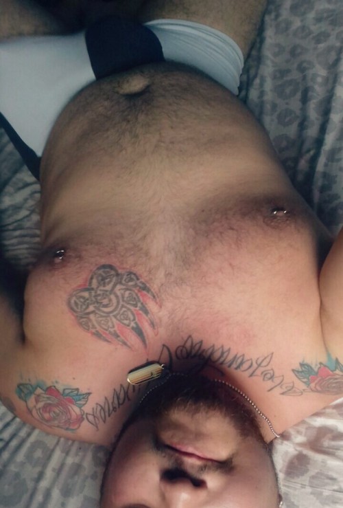 osoregio85:  iisaiidaleess24:  Ando Un Poco Caliente Quien Me Ayuda A Bajar Está Calentura “🐻💦🔥✨  #Cachorro #Chubby #Oso #Chasser #Hot #Sexysgordito  😍😍