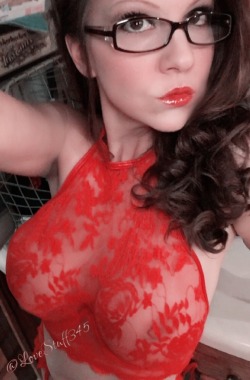 a-cunning-linguist-13: @a-cunning-linguist-13 ❤️Happy RED 🔥HOT Friday 💋Hope that lunch date was a blast! 🌹Love ❤️ those pretty little redheads 💋❤️💋  Much Love ❤️ http://lovestuff345.tumblr.com  Red Hot Friday wouldn’t