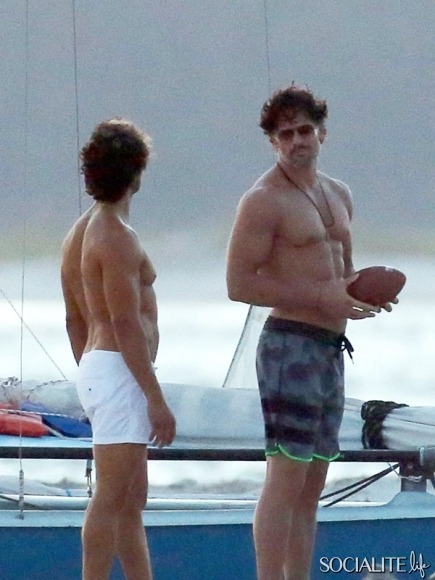 Porn Pics   Shirtless Joe Manganiello Plays Football