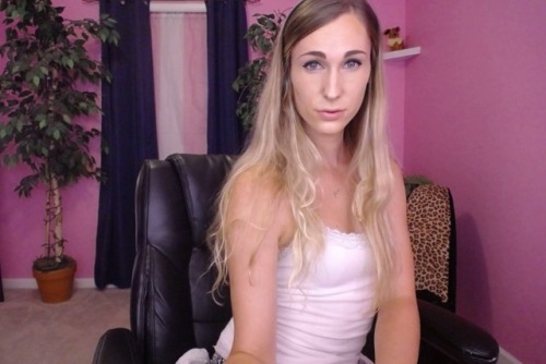 im about to get on live and have some fun! Come join me chaturbate.com/addibabeee