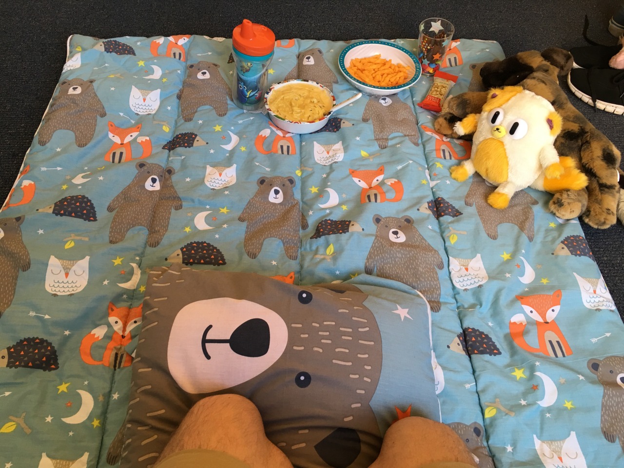 little-daddy-connor:  Having a Little Day. My favie lunch - packet pasta. (I’m