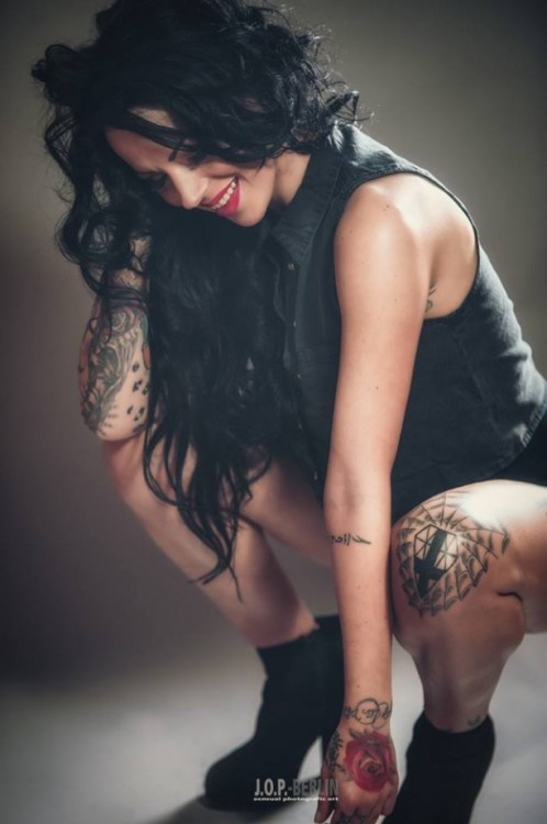 OMG!! She is hot & gorgeous at the same time!!