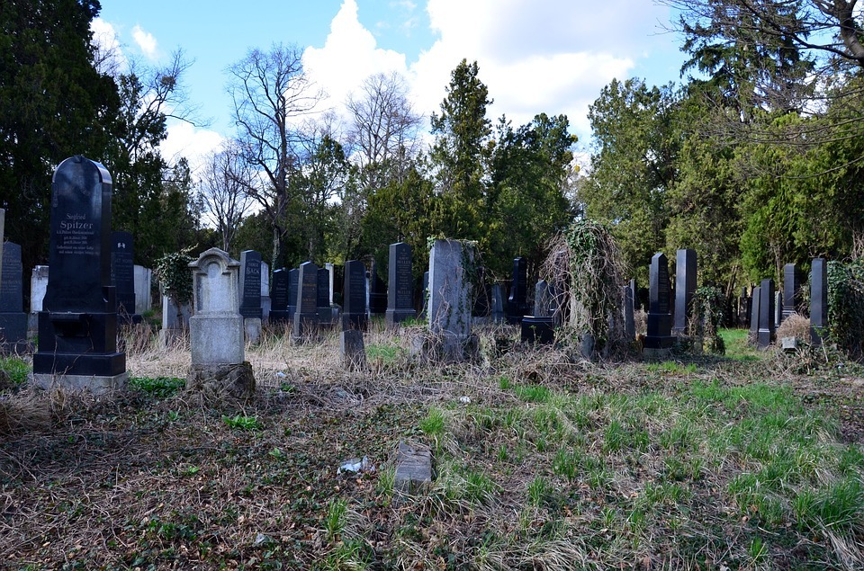 SIGHT OF THE TOMBS