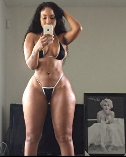 dream-girls-only:  Thick Af