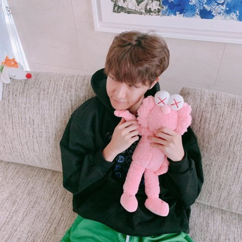 21stcenturigirl:allforbts:190429 Hoseok’s Tweet KAWS @shakchunni