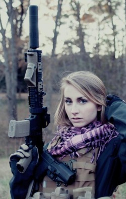 girlandguns:  Girl With Gun  follow me at : http://girlandguns.tumblr.com/