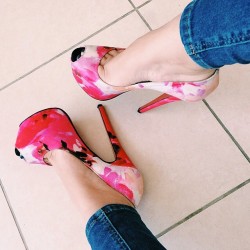 sexiiheels:  @laillimirza #heels #highheels #highheel #instaheels #shoelovers #stilettos #style #photooftheday #cute #instagood #platformheels #skyhighheels #shoes #shoe #shoesoftheday #highheelshoes #heelsfashion #shoeslover #shoesaddict #heellover #sotd