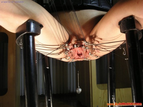 slavekitty66:  paingameplaymate:  More heavy clit and cunt play  Wow!!! Amazing