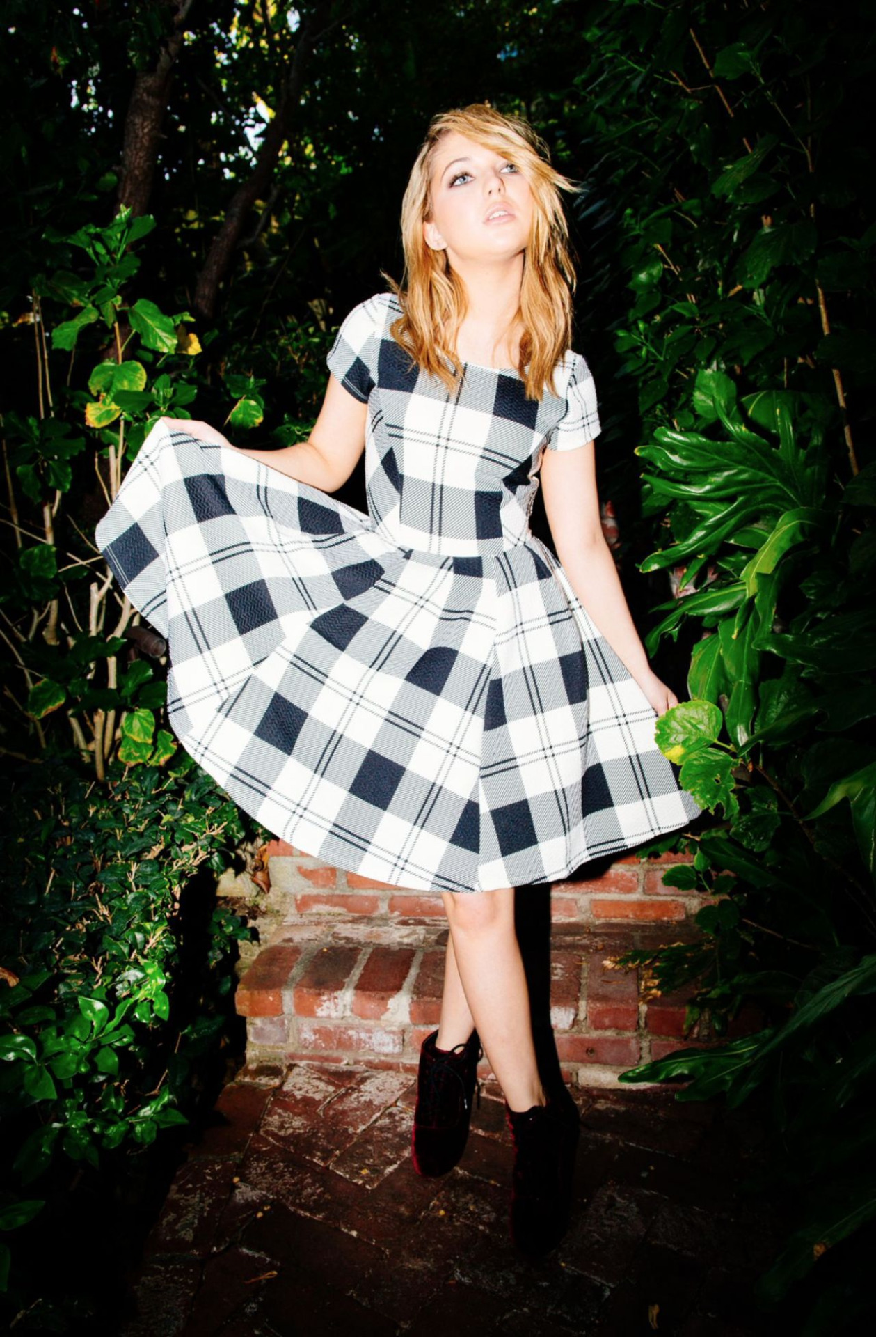 midnightcelebs:  Sammi Hanratty