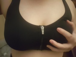 sexcrazedgirl:  My boobs is really heavy