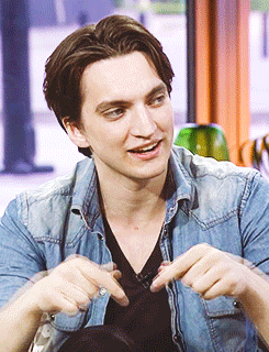 sherpotter:    Richard Harmon being super cute during interview (x) (◕‿◕✿)