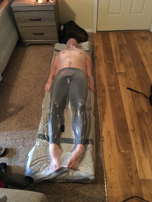 gumminese:  @swimpup and I made an ultra cheap vac bed. It was a lot of fun. 