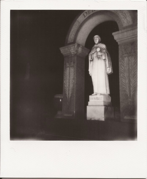 ourladyofknives:i went to the cemetery tonight and it was spooky