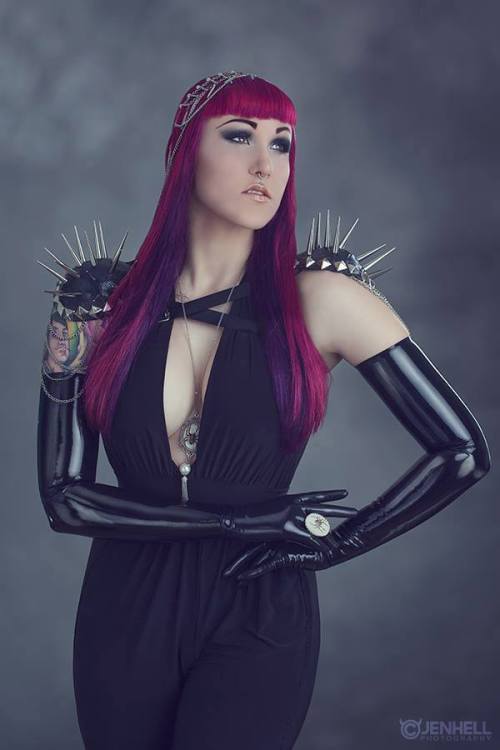 glovedandbound:  ElegyEllem Model & Performer 