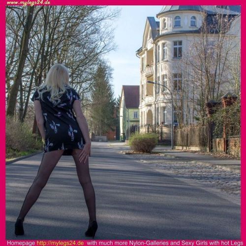 I am So glad its getting warmer and spring is here now ☀️ #Samira #legsmodel #nylonlegs #Sexy #Fashi