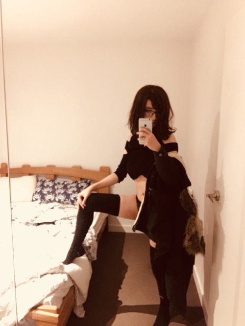 tinatanisacd: back on activity recently ~ A bit horny.  简单一句：我回来了，发情期到了～