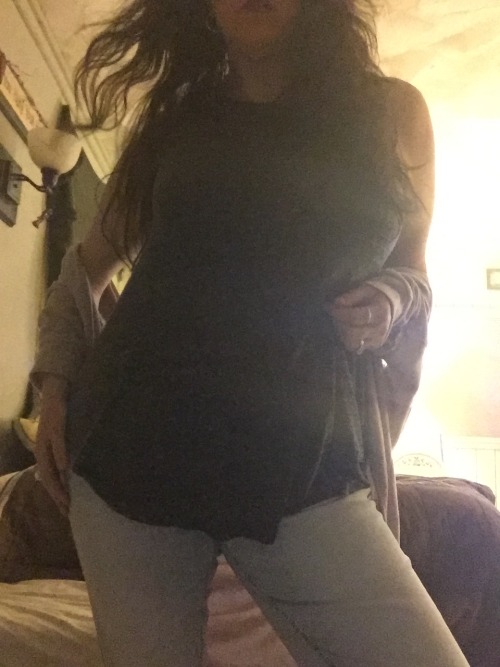 thehappygals:  Hey y'all!!! 😊 I hope y'all a doing well?! There are another set of pics to follow…see what the lower half looks like?? 😉😁  Goodnight n sweet dreams!! 💋☺️💤