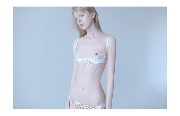 mostlyskinnyblondes:  L i g h t   G i r l s 