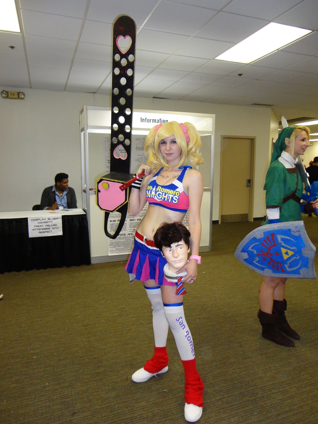 scarecrowcoffeecosplay:  AnimeNEXT 2013 Photos (2/4)  Oh gosh!  Thank you for the