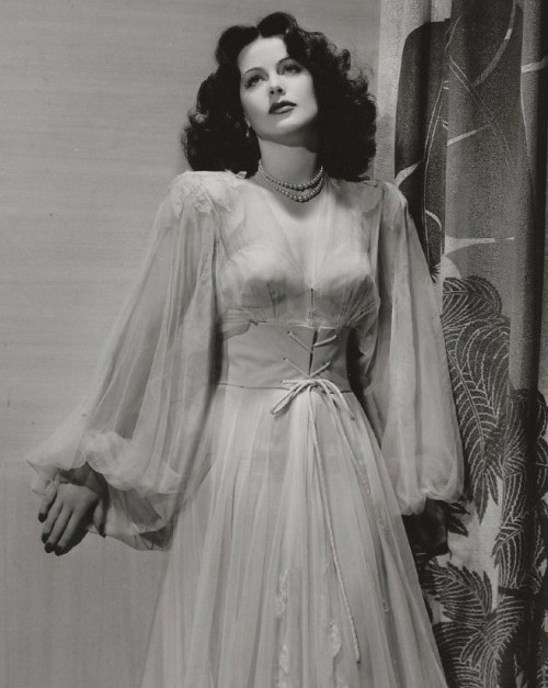 gatabella:Hedy Lamarr, Crossroads, 1942