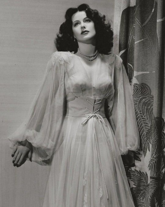 Hedy Lamarr, Crossroads, 1942