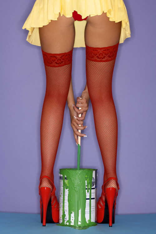 ohthentic:  coffeenuts: http://darkhorse120.deviantart.com/art/legs-38703170 Oh