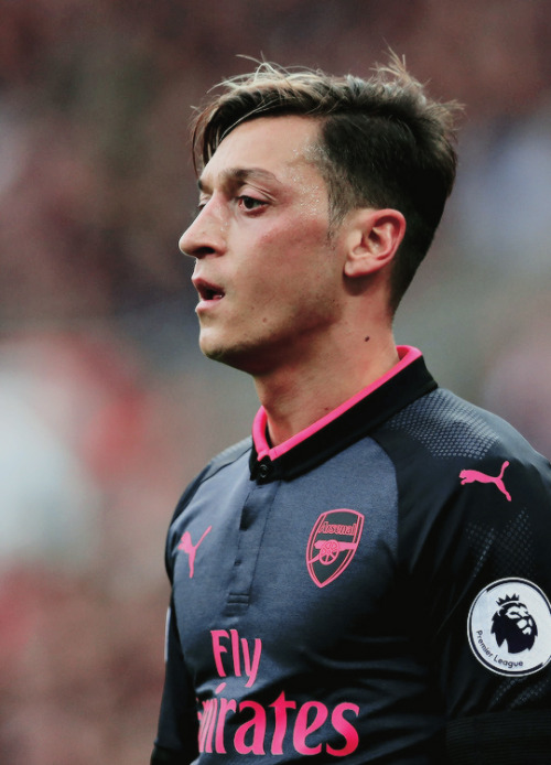 oliviergiroudd: Mesut Ozil of Arsenal in action during the Premier League match between Stoke City a