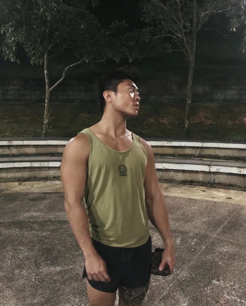 autumnstory48:  6sg:  Notice how much he loves ice cream.  http://6sg.tumblr.com/archive