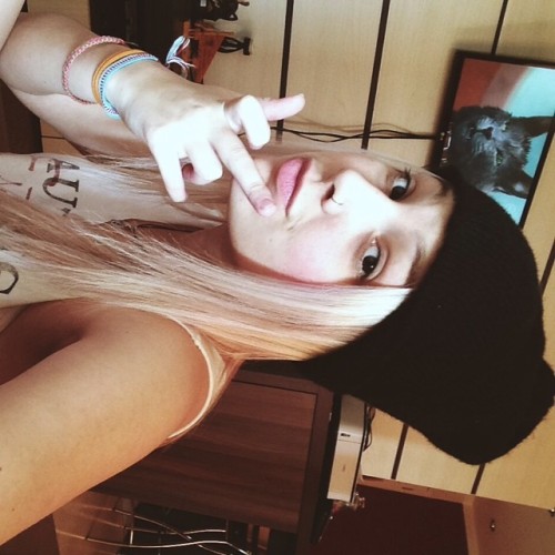 vacilou ela puxa o gatilho
