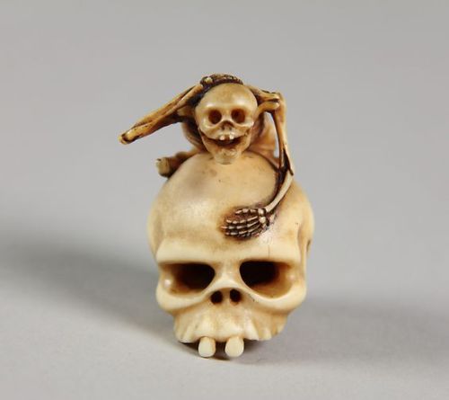 treasures-and-beauty:Skeleton astride a skull, by Rantei, late 18th-early 19th c., Edo Period Japan