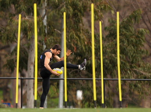 giantsorcowboys:  Wednesdays in Tights! Quinten Lynch and Harry O’Brien Sport The Lycra In Training Today! Sexy As Hell, Baby! 